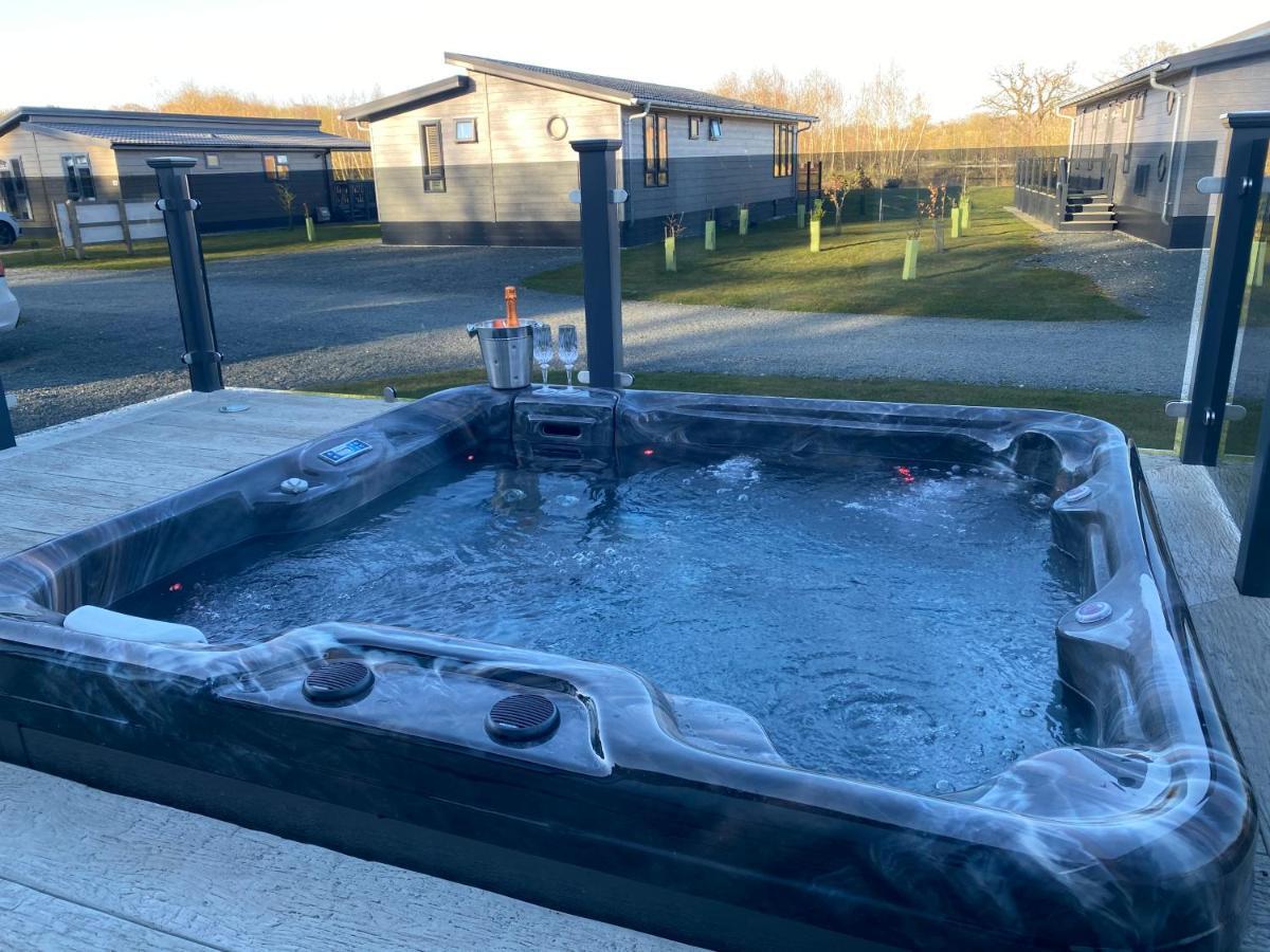Casa Di Lusso Luxury Lodge Woodhall Spa Exterior photo
